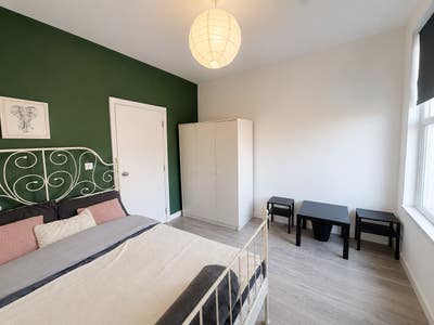 Room Available in Castleford Centre  Main Photo