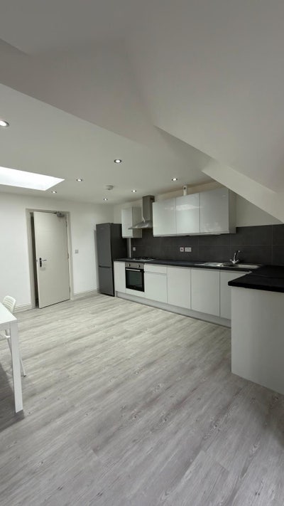🏡 ✨ 2 Bedrooms Flat to Le in Thornton Heath Main Photo