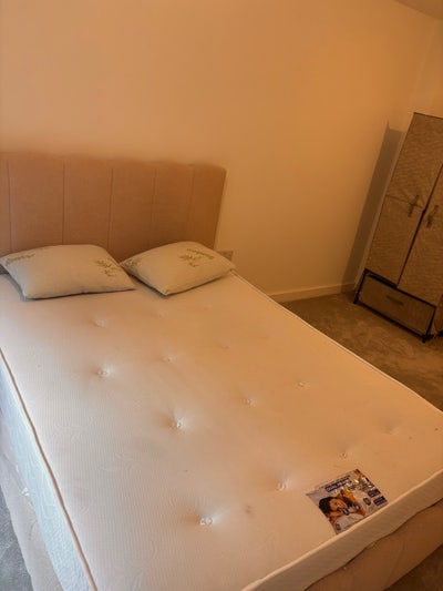 Double bed room Main Photo