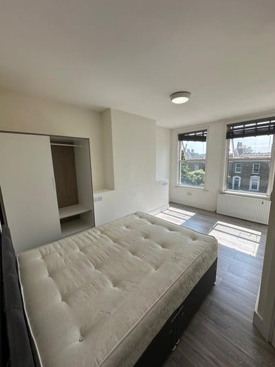 New Refurbished Studio Flats-All Bills Included Main Photo