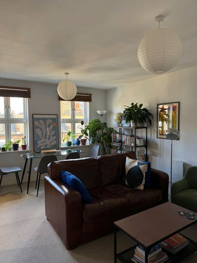 Bright 2 Bed, 2 Bath Flat in Shoreditch | Aug 2–23 Main Photo
