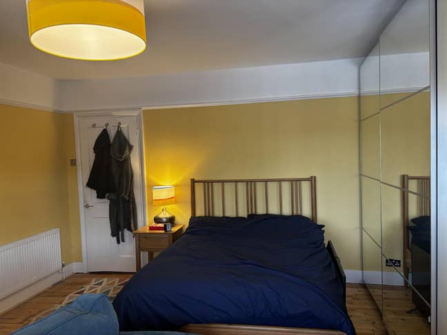 Newly renovated large double bedroom with ensuite Main Photo