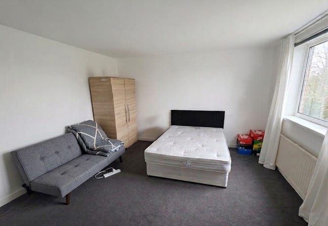 Double room within minutes from Elizabeth Line Main Photo