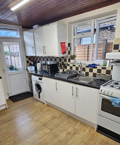 Leytonstone E11, London.  Large Double Room  Main Photo
