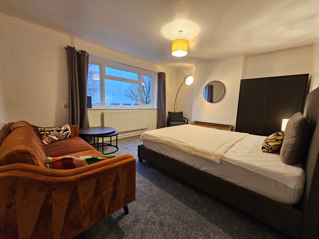 Lovely large bedroom - Old Street/Shoreditch Main Photo
