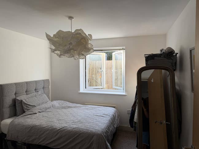 Looking for a Flatmate Main Photo