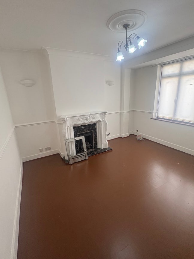 4 Bed unfurnished available in E6  Main Photo
