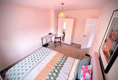 Double Room, Bills Incl. with Cleaner - B44 Main Photo