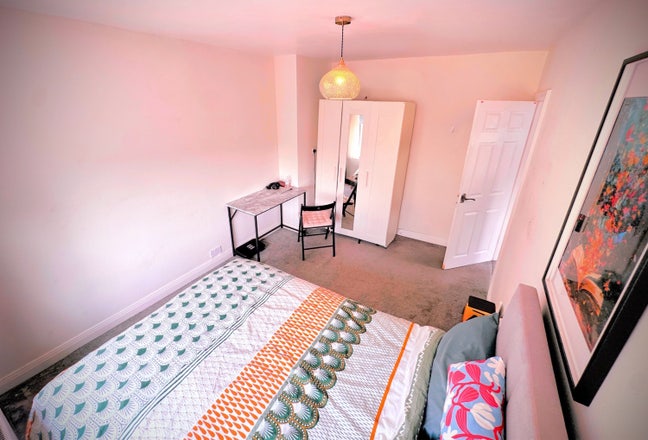 Double Room, Bills Incl. with Cleaner - B44 Main Photo
