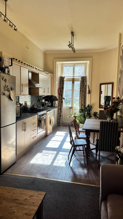 Bright double bedroom in Marchmont for August Main Photo