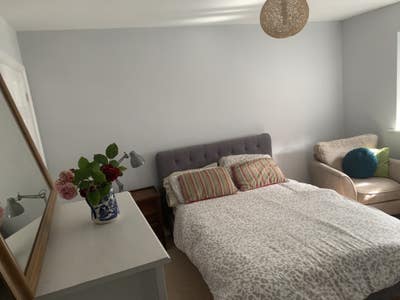 Double room in friendly home Main Photo