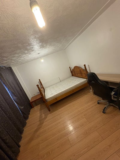 Newly refurbished flat 1 Double room available Main Photo