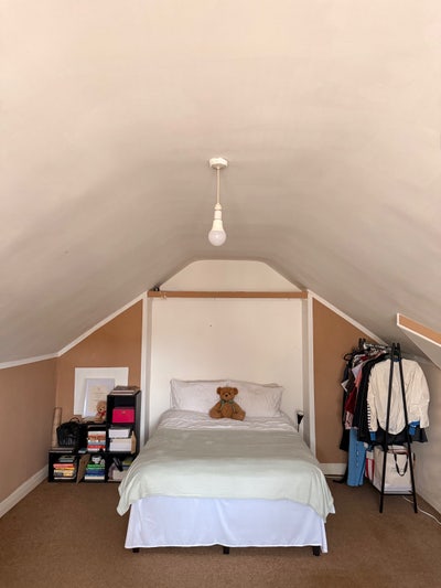 Charming attic room available August in 3 Bed🏠 Main Photo