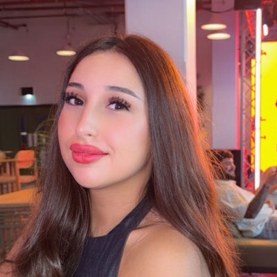 24 year old Female seeks a double room Main Photo