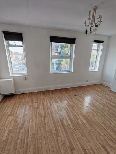 *Very Large Double Rm Available 4 Rent at Dagenham Main Photo