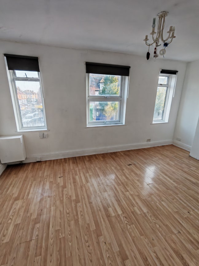 *Very Large Double Rm Available 4 Rent at Dagenham Main Photo