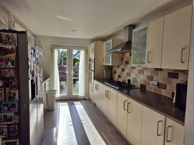  Double Room in Fantastic West End House Share Main Photo