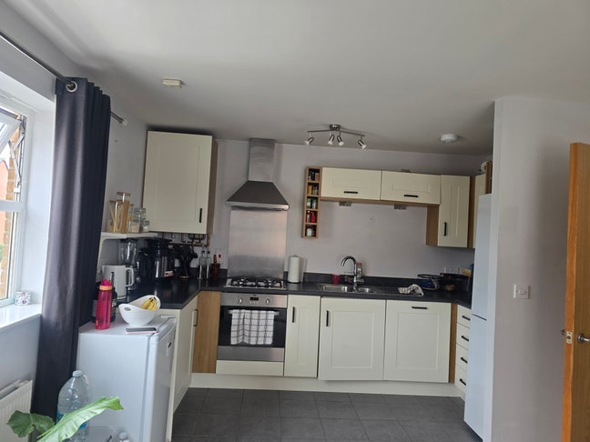 Room to rent in a shared house Main Photo