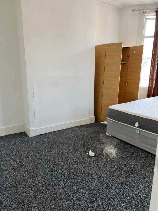 Large room 4 couples near east ham station  Main Photo