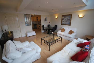    Central  M1 4Lx  Large  Room with Roof Terrace. Main Photo
