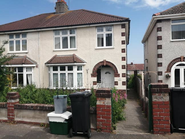 4 bedroom house share in need of 2 more housemates Main Photo