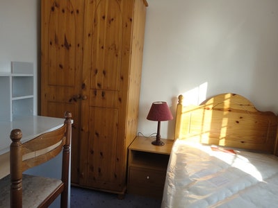 Single & double bedrooms, Bills&council tax incl Main Photo
