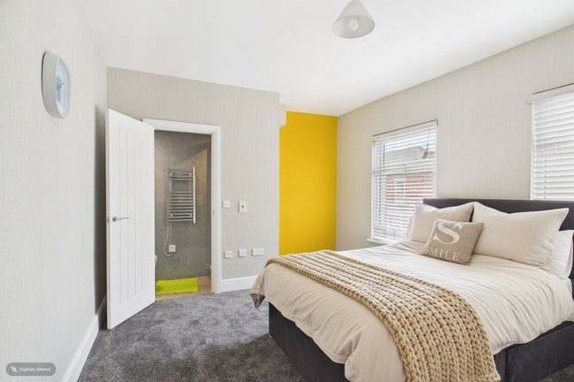 Furnished Rooms in SPacious House. Weelsby St Main Photo