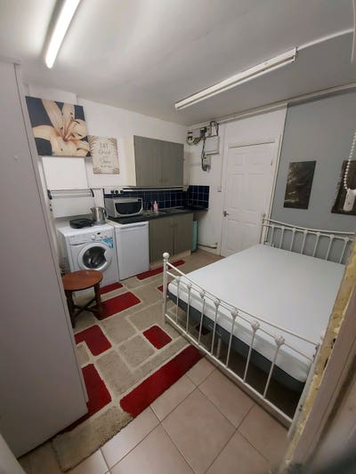 Ground floor self contained flat Main Photo