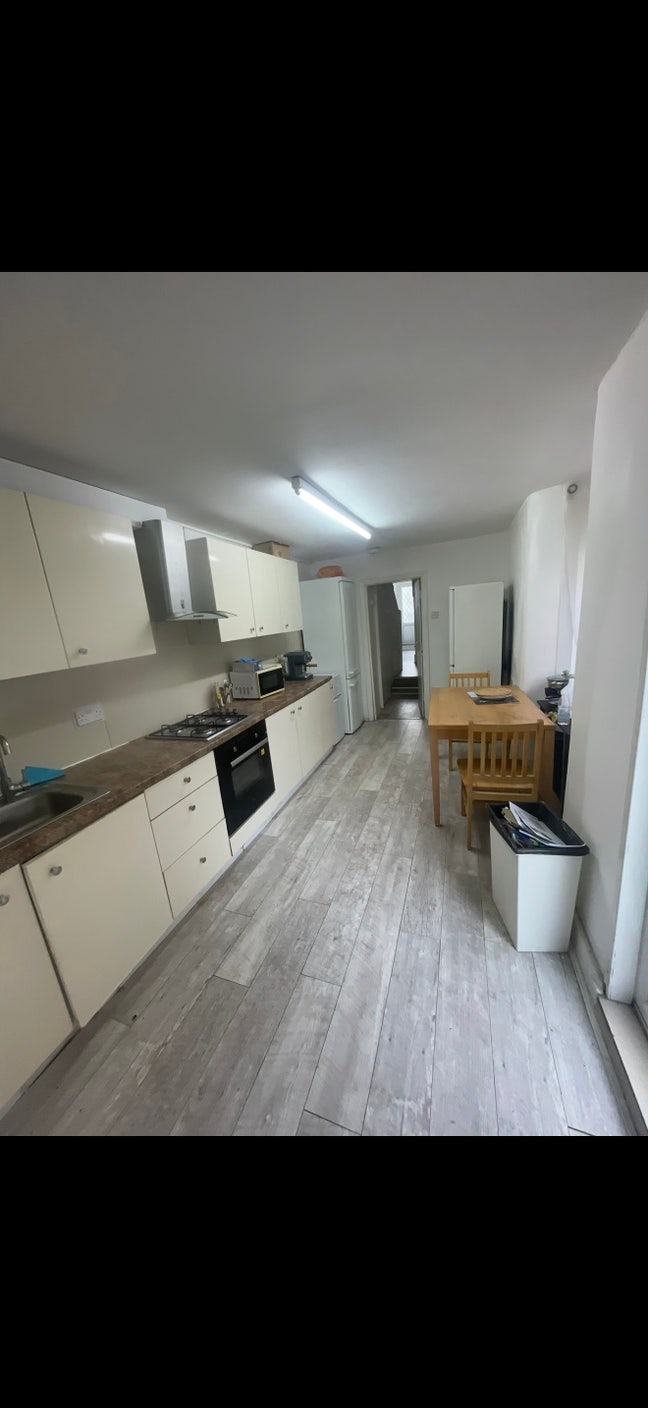 Double Bed Available Turnpike Lane  Main Photo