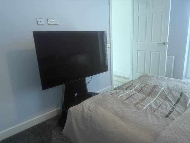 Furnished double room available  Main Photo