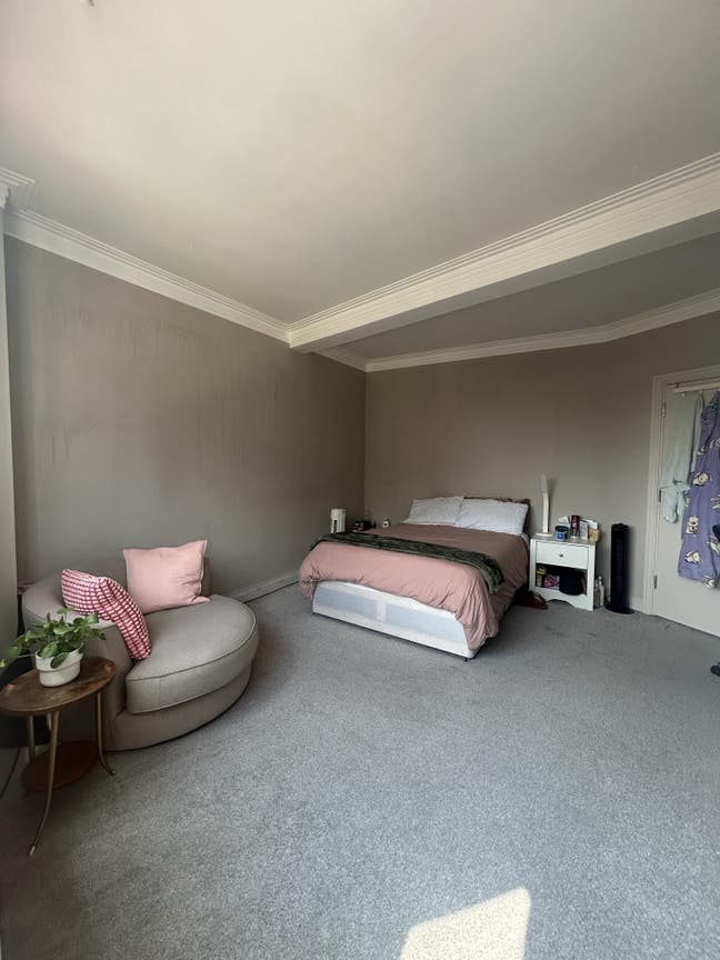 ⭐️ Cosy double room available in Brixton! Main Photo