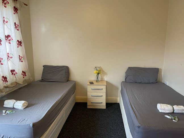 Two Double Rooms Are Available Next to Maryland St Main Photo