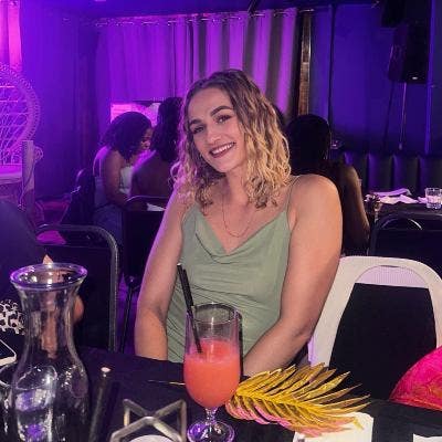 Room wanted - female professional  Main Photo