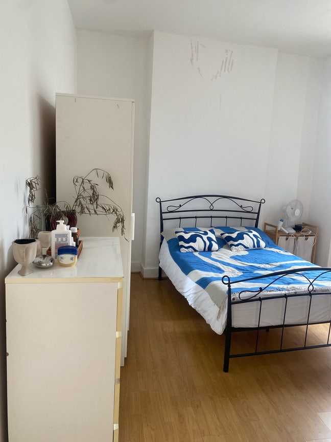 Bright, Spacious Double Room in a Victorian House Main Photo