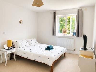 Spacious double bedroom Main Photo
