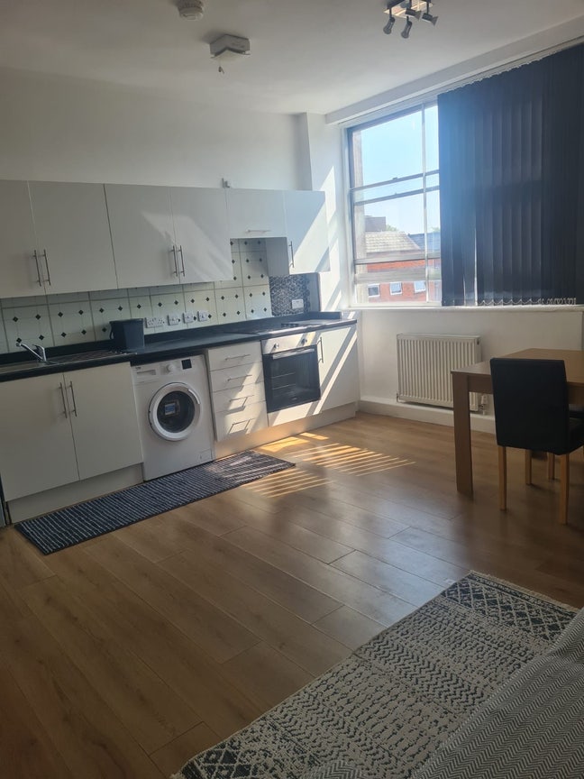 2-Bedroom Apartment for Rent – Swindon Town Centre Main Photo