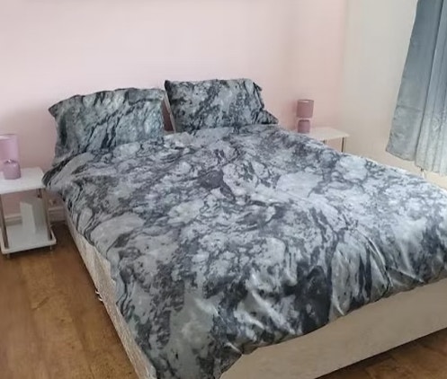 Large double room and sitting room  Main Photo