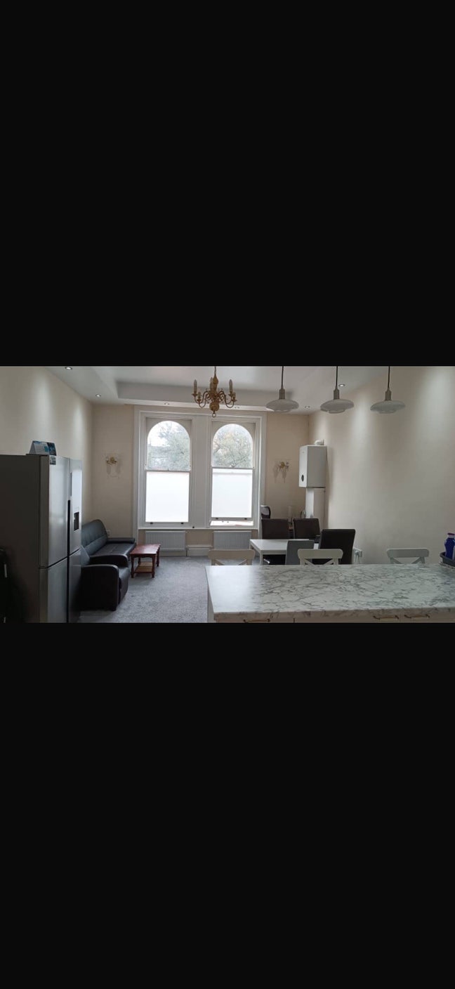 An Xlarge double room with your own shower room Main Photo