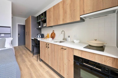 Flat To Rent in Guildford Plaza Main Photo