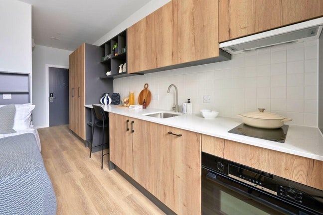 Flat To Rent in Guildford Plaza Main Photo
