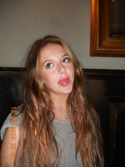 Professional Female seeks a double room Main Photo