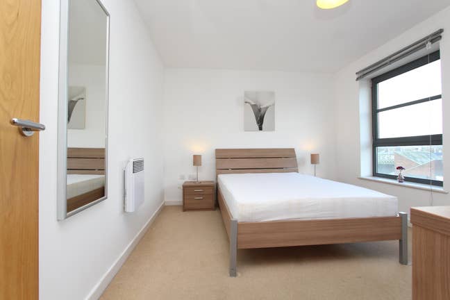 💫 Stylish, Spacious & Perfectly Connected | E14 Main Photo