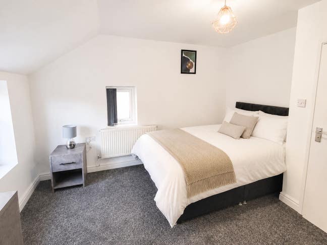 ** Modern Luxury En Suites - All Bills Included! Main Photo