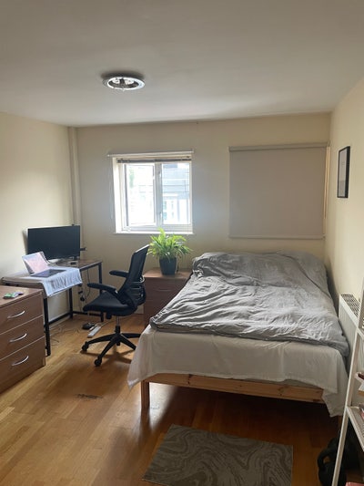 Spacious Double Room on Bethnal Green road Main Photo