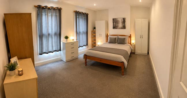Double Room in Leytonstone|COUPLES OK. Main Photo
