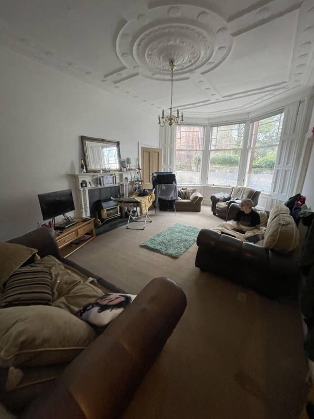 Bedroom available in spacious West End flat! Main Photo