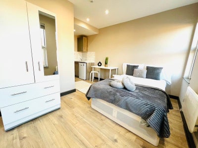 🛏️  2X Ensuite Rooms to Let in 📍Feltham Main Photo