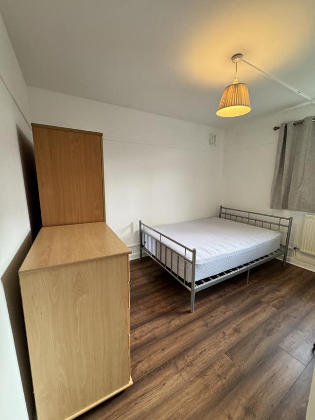 Spacious Double room /Shepherds Bush  Main Photo