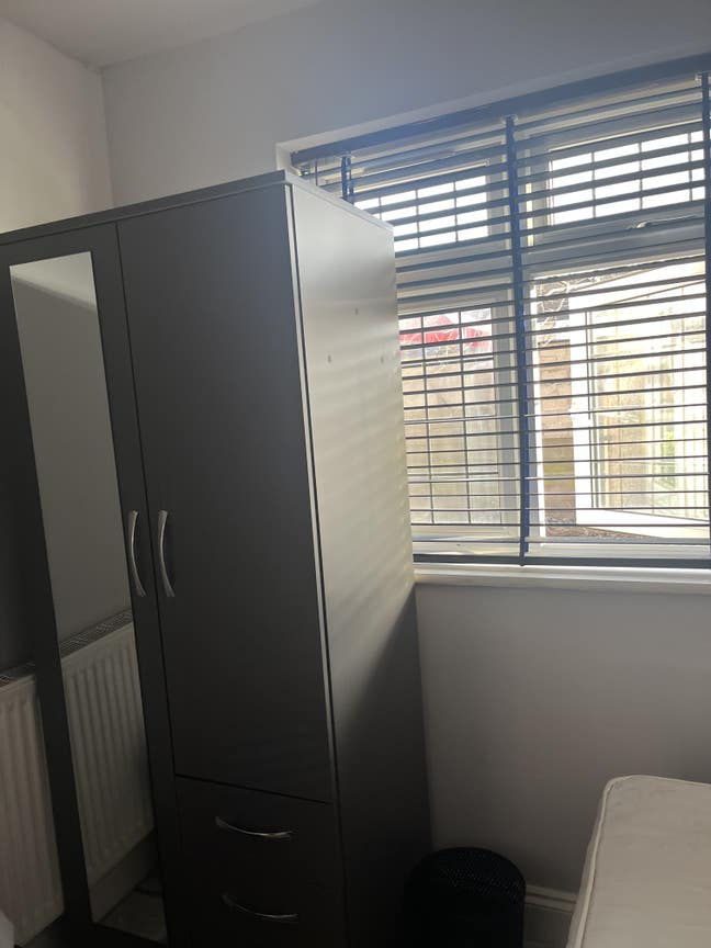Single bedroom close to sttation  Main Photo