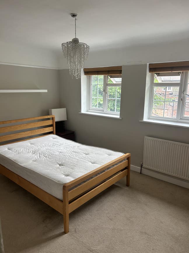 Two Spacious Double Rooms In Purley Station – All Main Photo